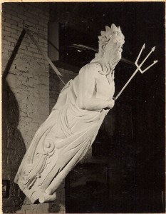 海王星傀儡在画廊。