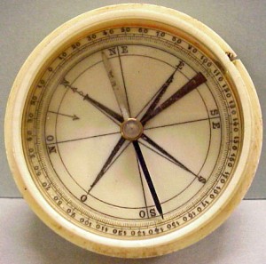 象牙指南针,1750 - 1850。水手博物馆提供。