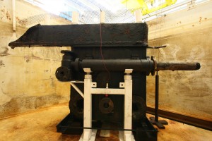 带支架的冷凝器