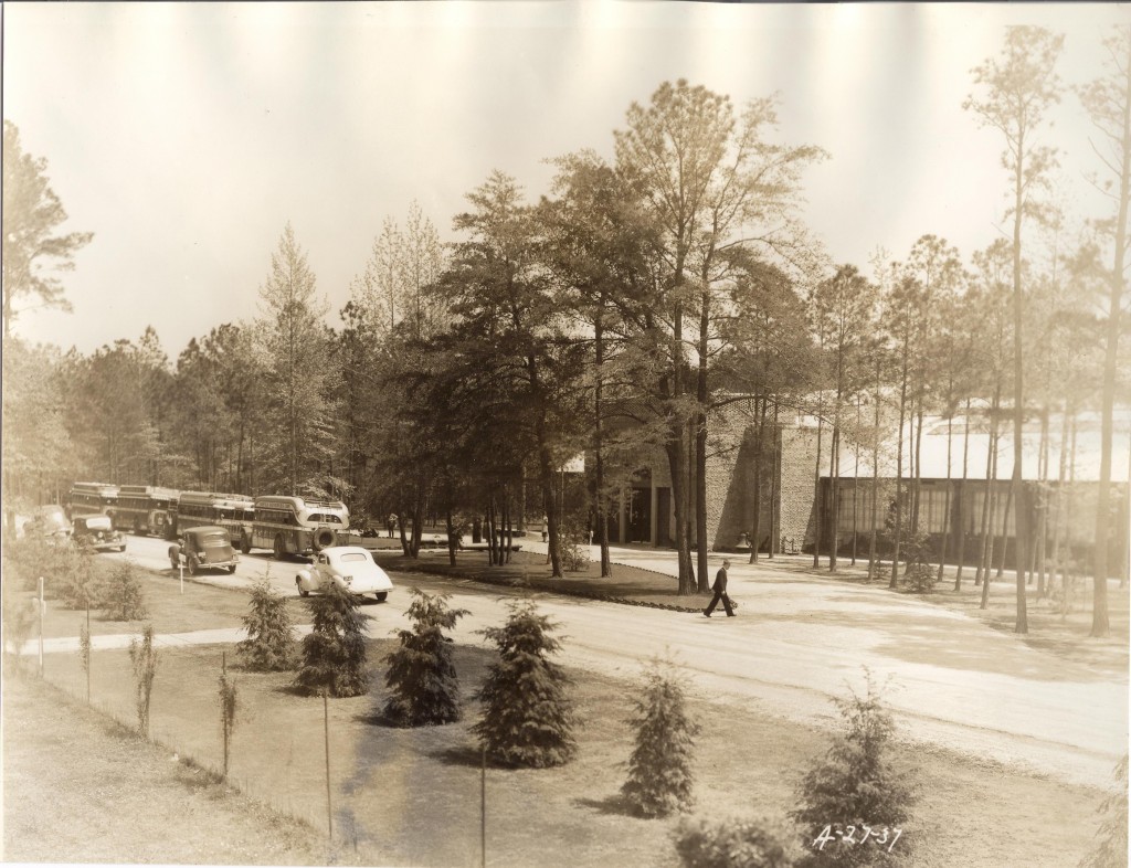 1937年4月的博物馆主要入口