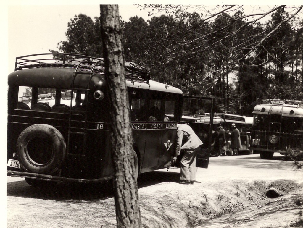1935年5月诺福克和南方巴士公司带客人前往博物馆