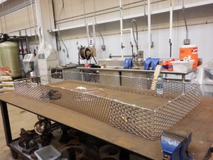 新建不锈钢网阳极待安装。