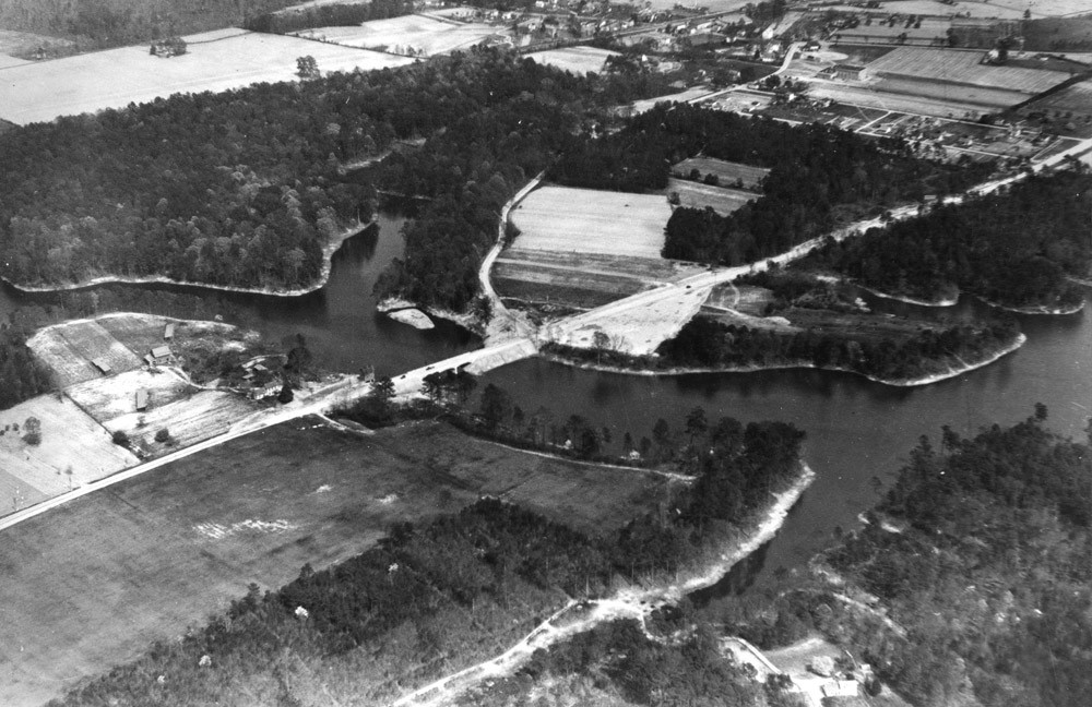 Warwick Boulevard桥梁空中照片