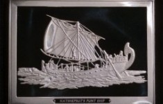 女王帽子的装饰锭的船